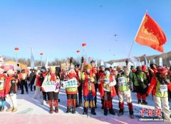 “冰超”·2025全国冬季徒步大会伊春启幕 近千人逐梦冰雪森林